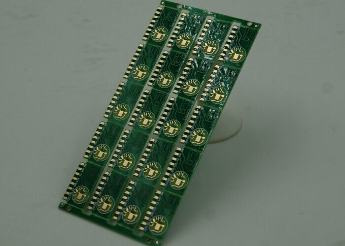 Διπλό πλευρικό PCB με επεξεργασία επιφάνειας με βύθιση χρυσού λευκό/μαύρο μεταξοειδές 1.6 mm 0.075 mm Min Hole Dia